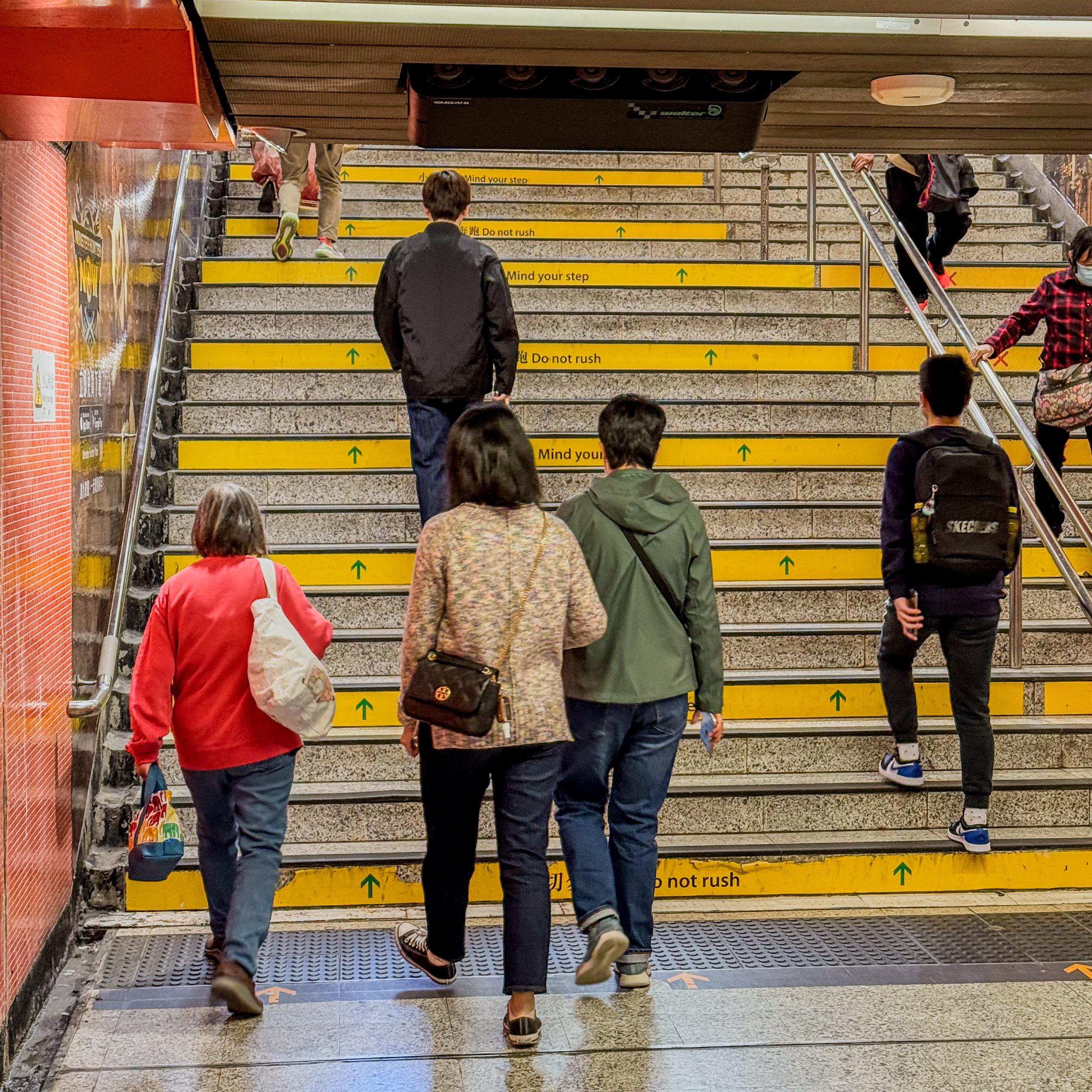 Mind your step | Do not rush